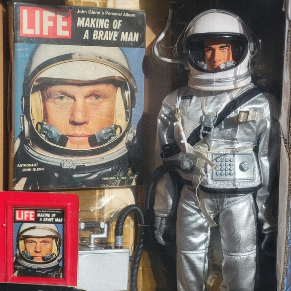 G.I. Joe Astronaut John Glenn Life Magazine Collectible Set - Picture 9 of 13